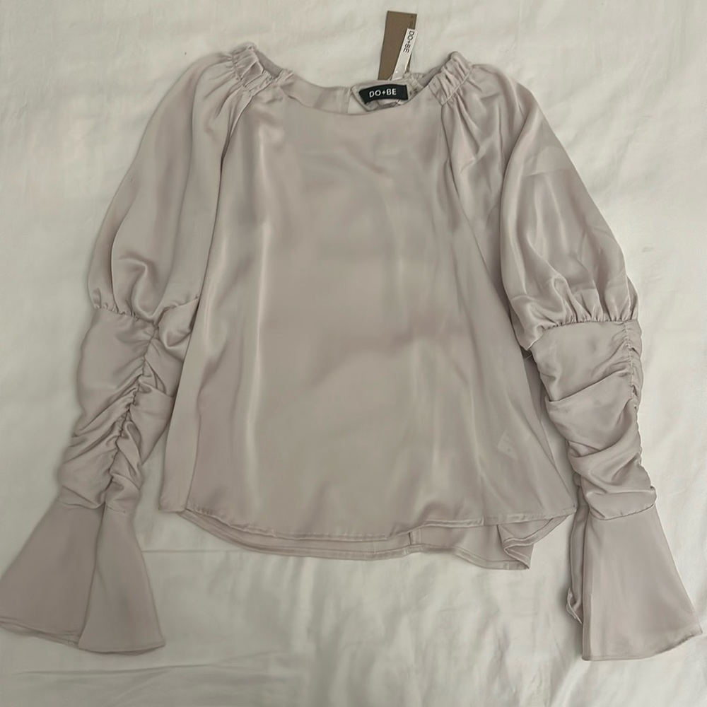 BNWT DO+BE SMOCKED LONG SLEEVE TOP